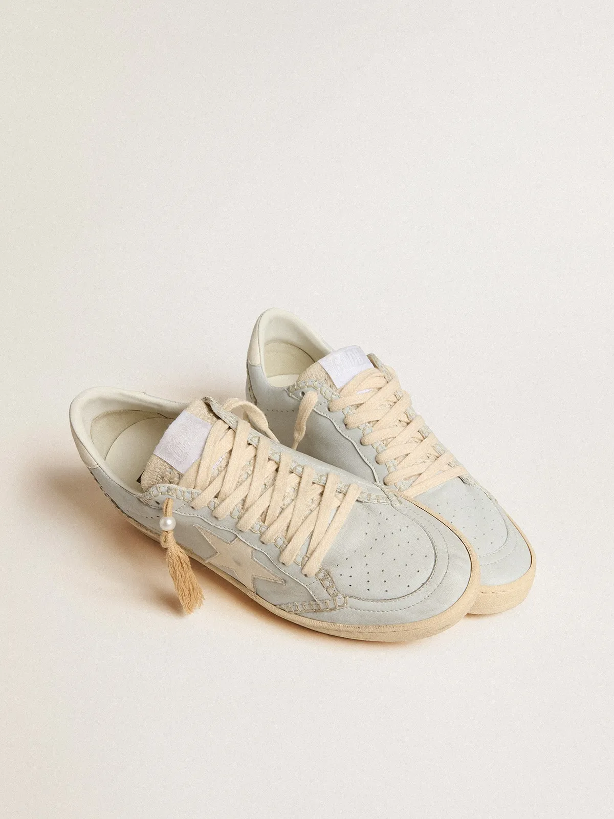 Ball Star LTD en nappa bleu pastel et étoile blanche | Golden Goose