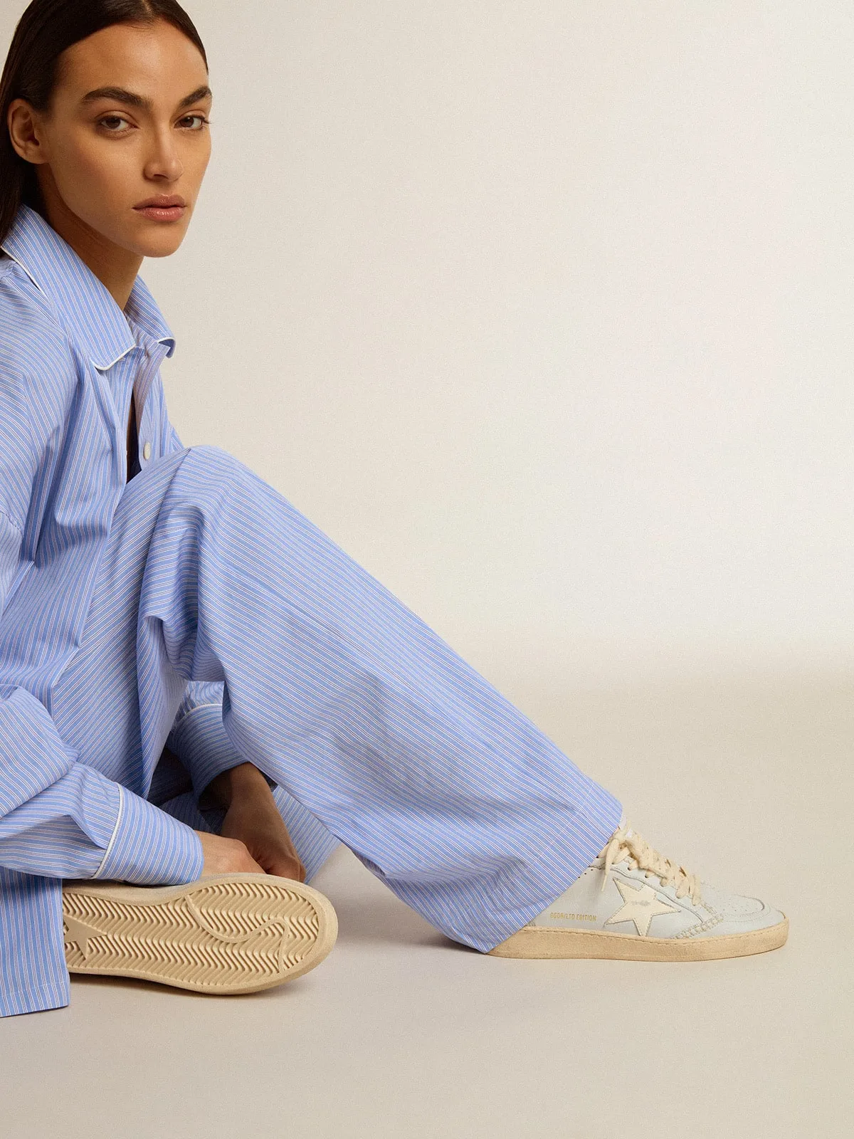 Ball Star LTD en nappa bleu pastel et étoile blanche | Golden Goose