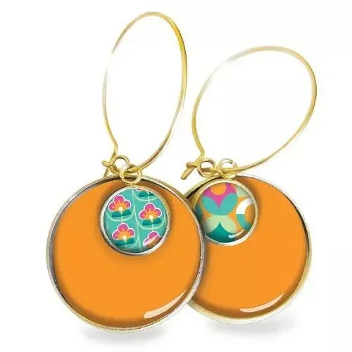 Boucles d'oreille dorées, motif pop Yéyé