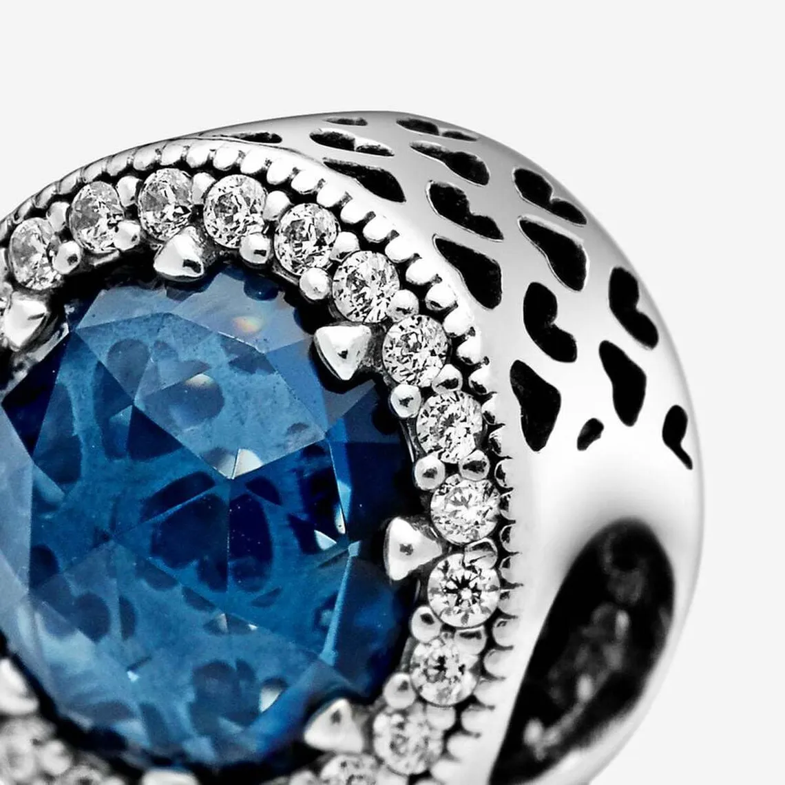 Charm scintillant bleu foncé Pandora Moments | 3 Suisses
