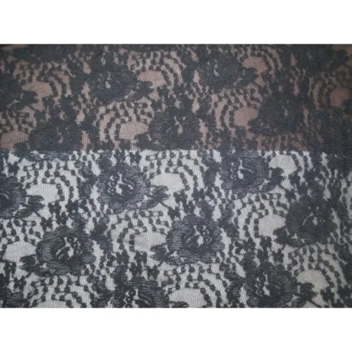 Dentelle de calais en laize noire  de très belle qualité ,150 cm