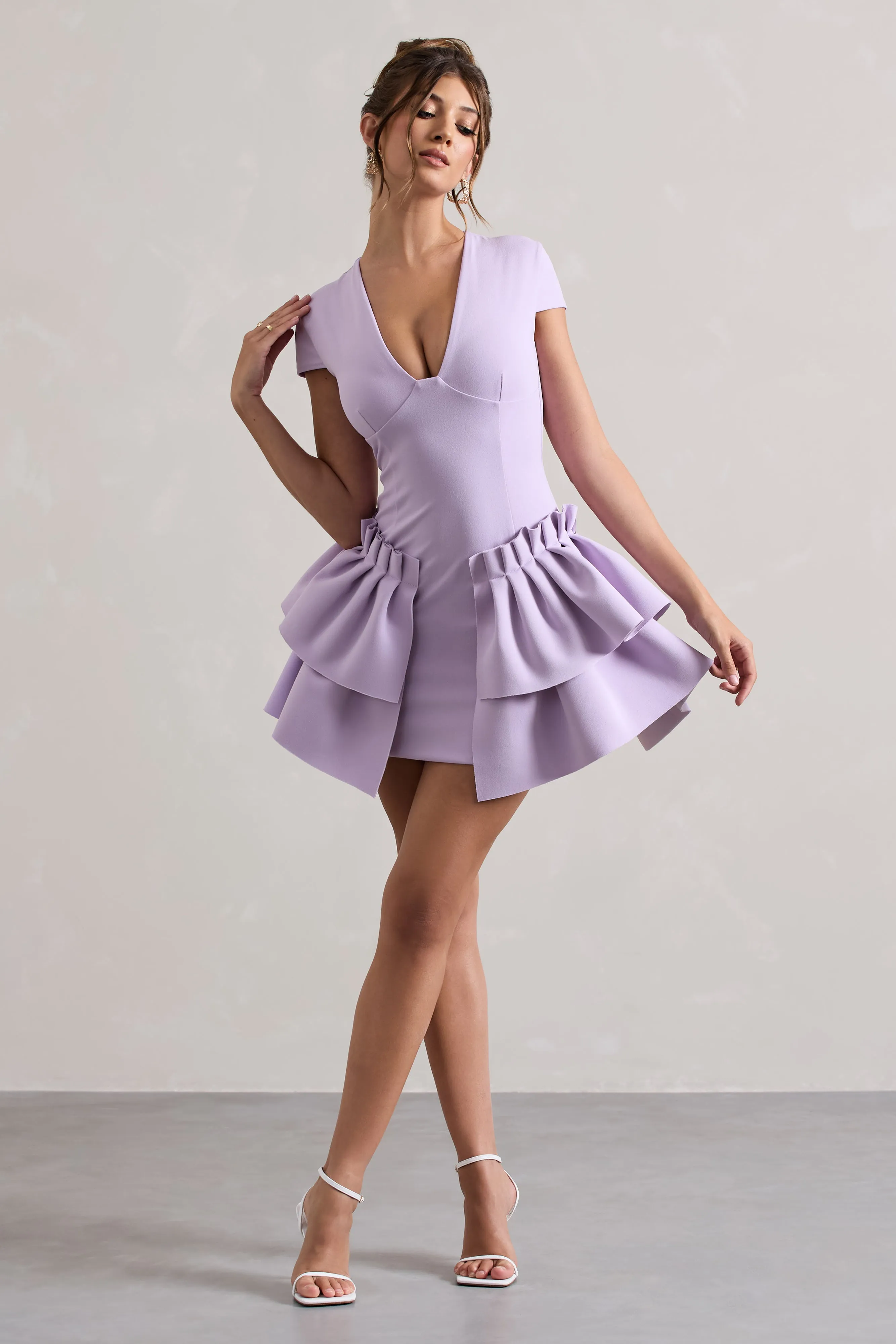 Genevieve | Mini-robe lilas à décolleté plongeant et ourlet superposé