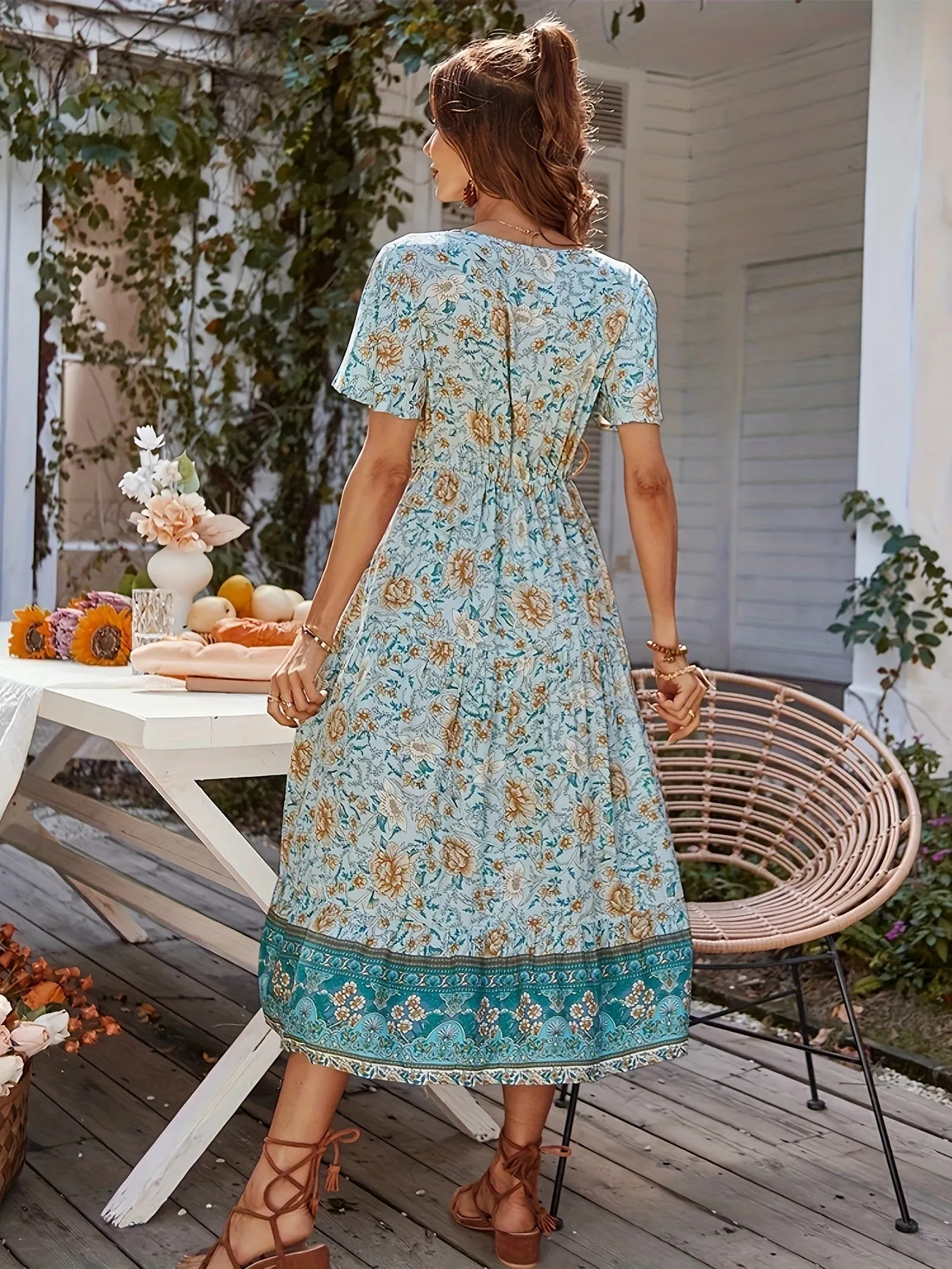 Lyrielle | Robe fleurie à col en V pour femme