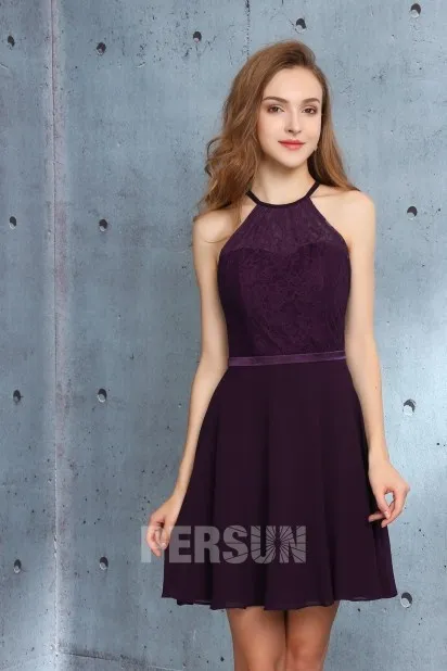 Petite robe lilas bustier couvert de dentelle col halter