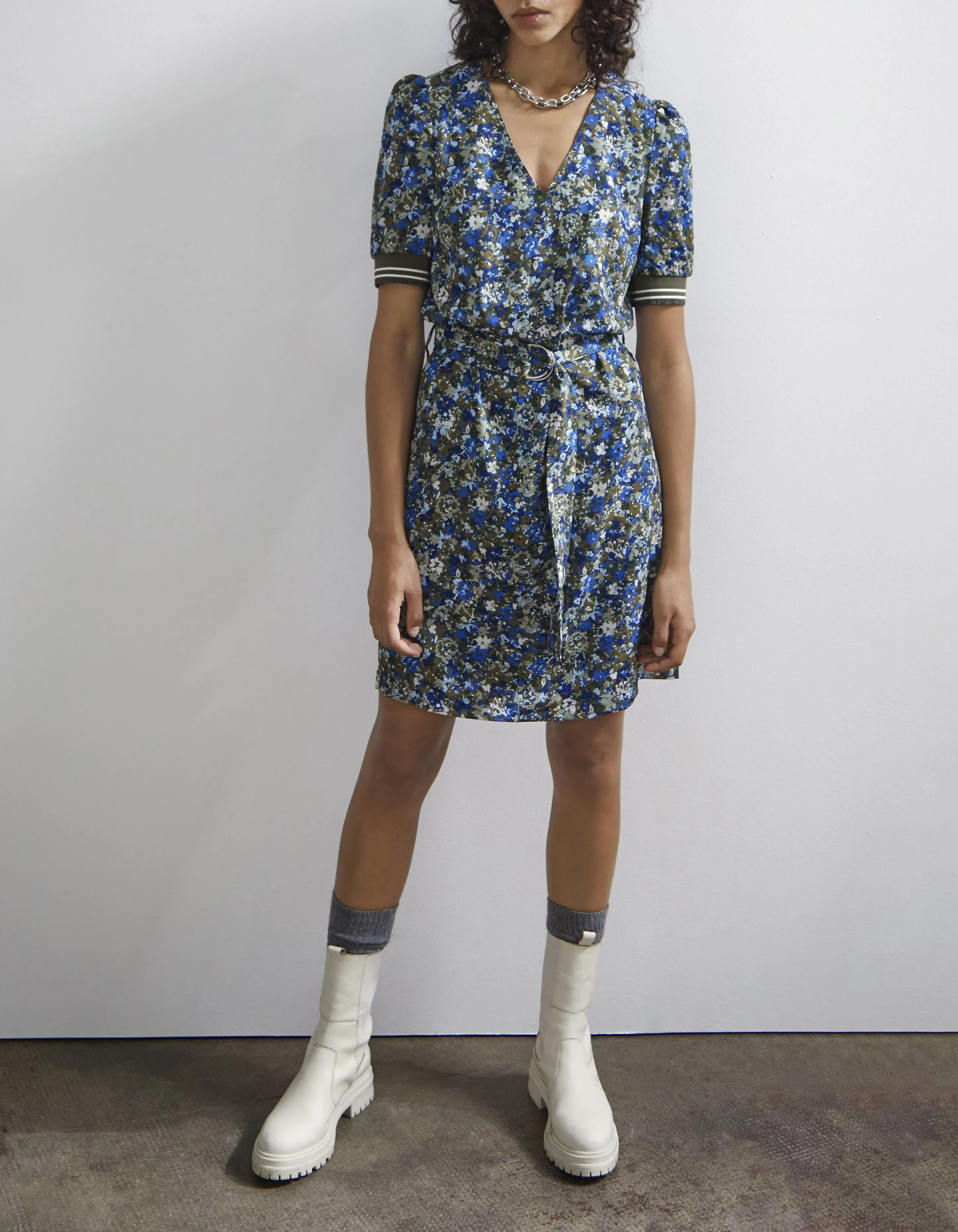Robe courte en crêpe imprimé camouflage fleuri femme