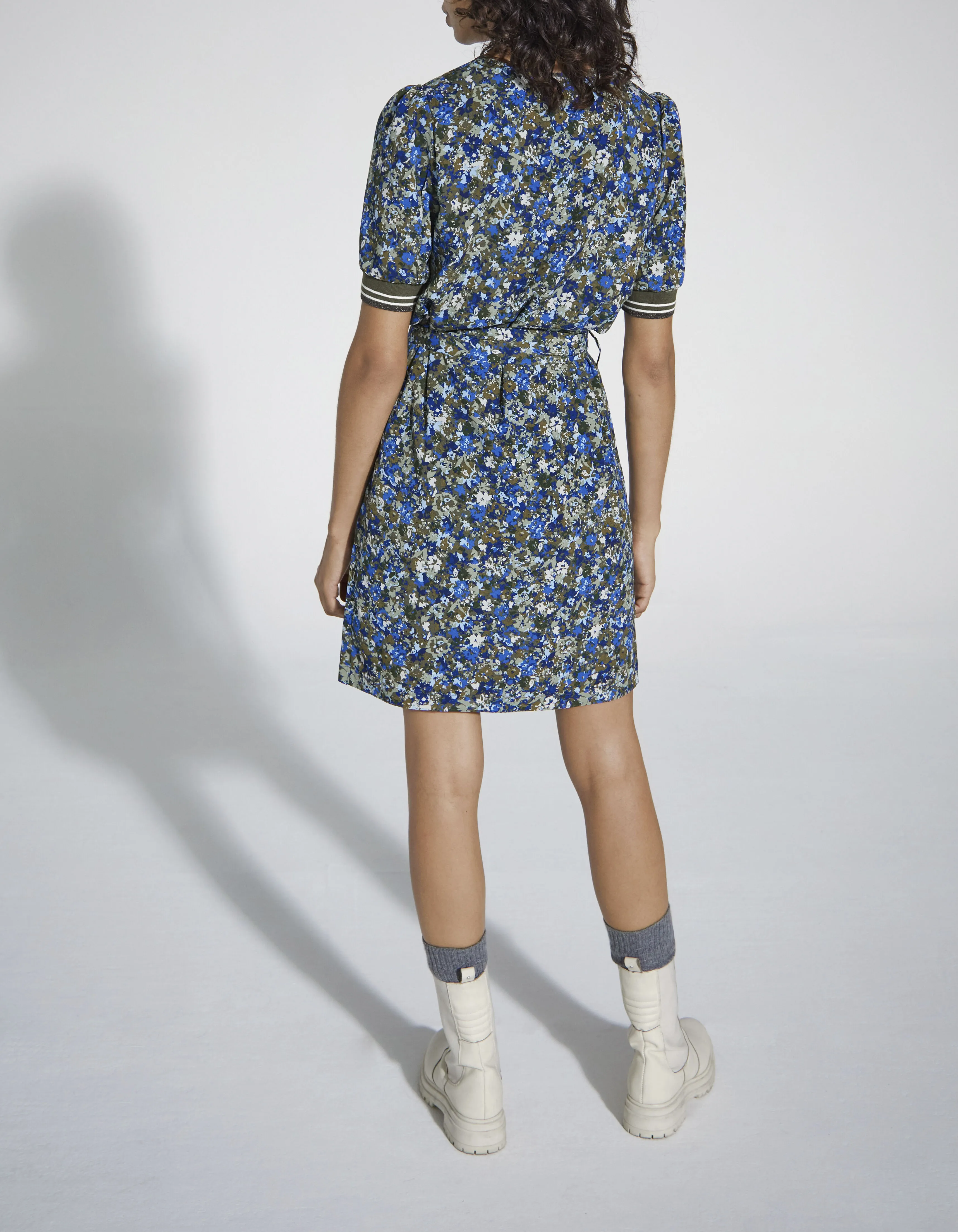 Robe courte en crêpe imprimé camouflage fleuri femme