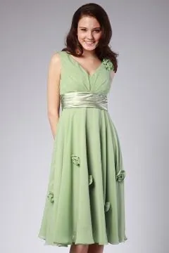 Robe de soirée courte verte pour aller à mariage orné de fleurs à la main