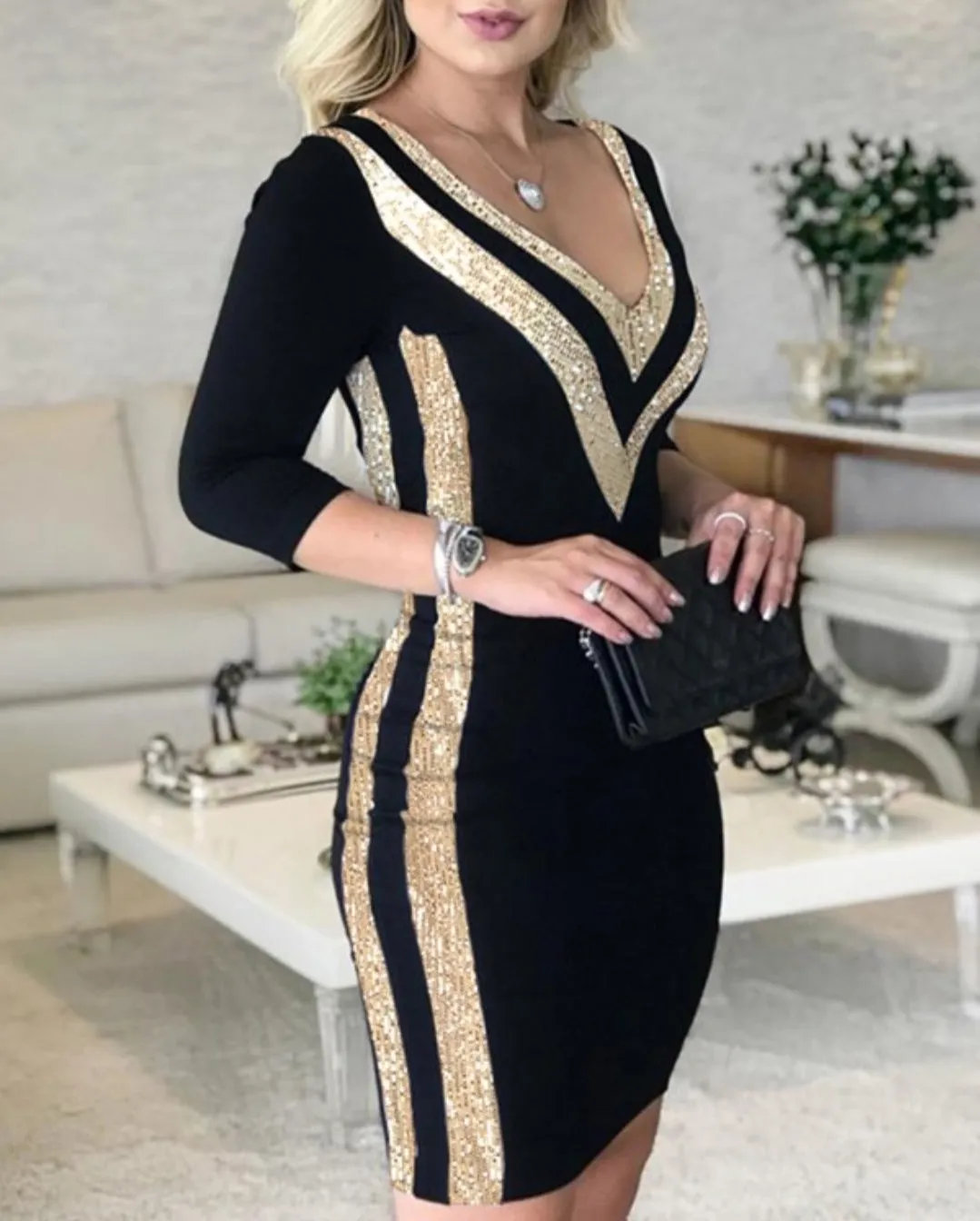 Robe de soirée moulante à sequins contrastants et col en V