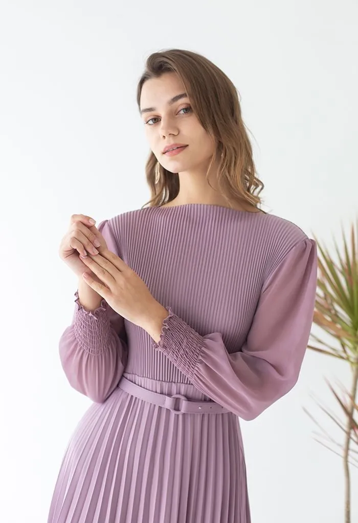 Robe longue ceinturée plissée en lilas